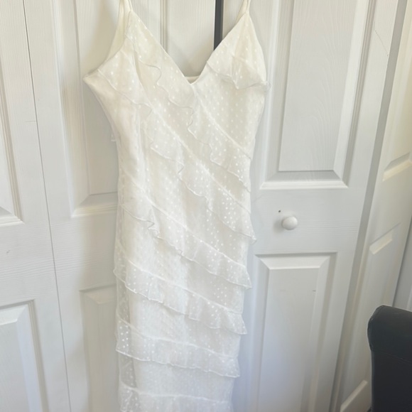 Elegant White Ruffled Dress - Picture 3 of 7